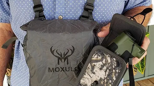 How to choose a binocular chest bag for beginners and seasoned hunters?