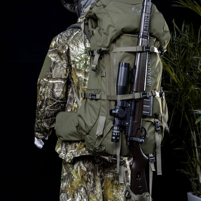 The MOXULE green hunting backpack supports external rifle attachments and has a large capacity suitable for outdoor hunting.